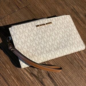 ‼️Michael Kors Cream Wristlet with Brown Strap